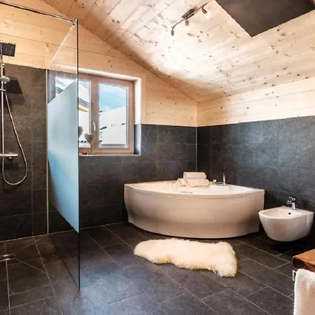Mountain View Chalet With Hot Tub, Sauna And Terrace 别墅